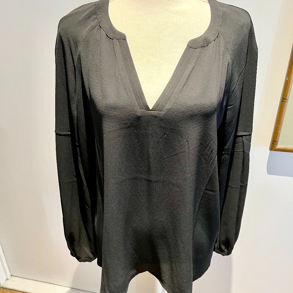 BRAND NEW VINCE CAMUTO LONG SLEEVE BLOUSE - BLACK NWT